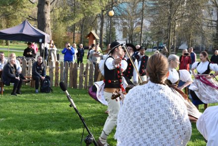 Tradycyjne "stowiani moja" w wykonaniu Zespołu regionalnego "Wisła" z Wisły